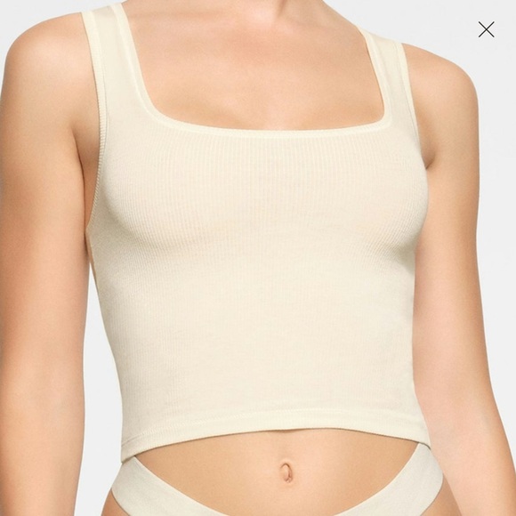 SKIMS Ribbed Cropped Tank - Picture 5 of 5